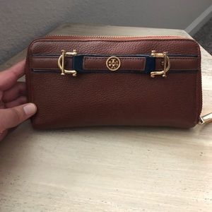 📍SOLD Authentic Tory Burch Wallet✨